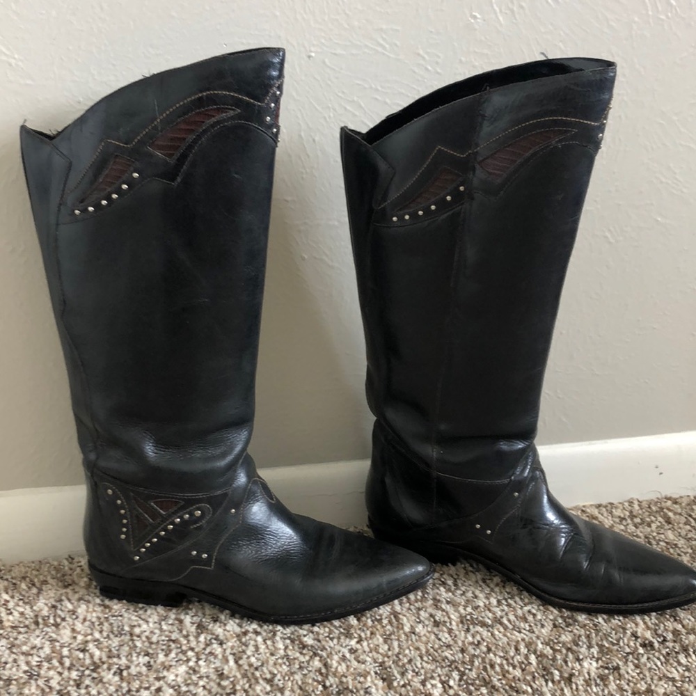 Black with burgundy detail Circle S boots.  Brazil